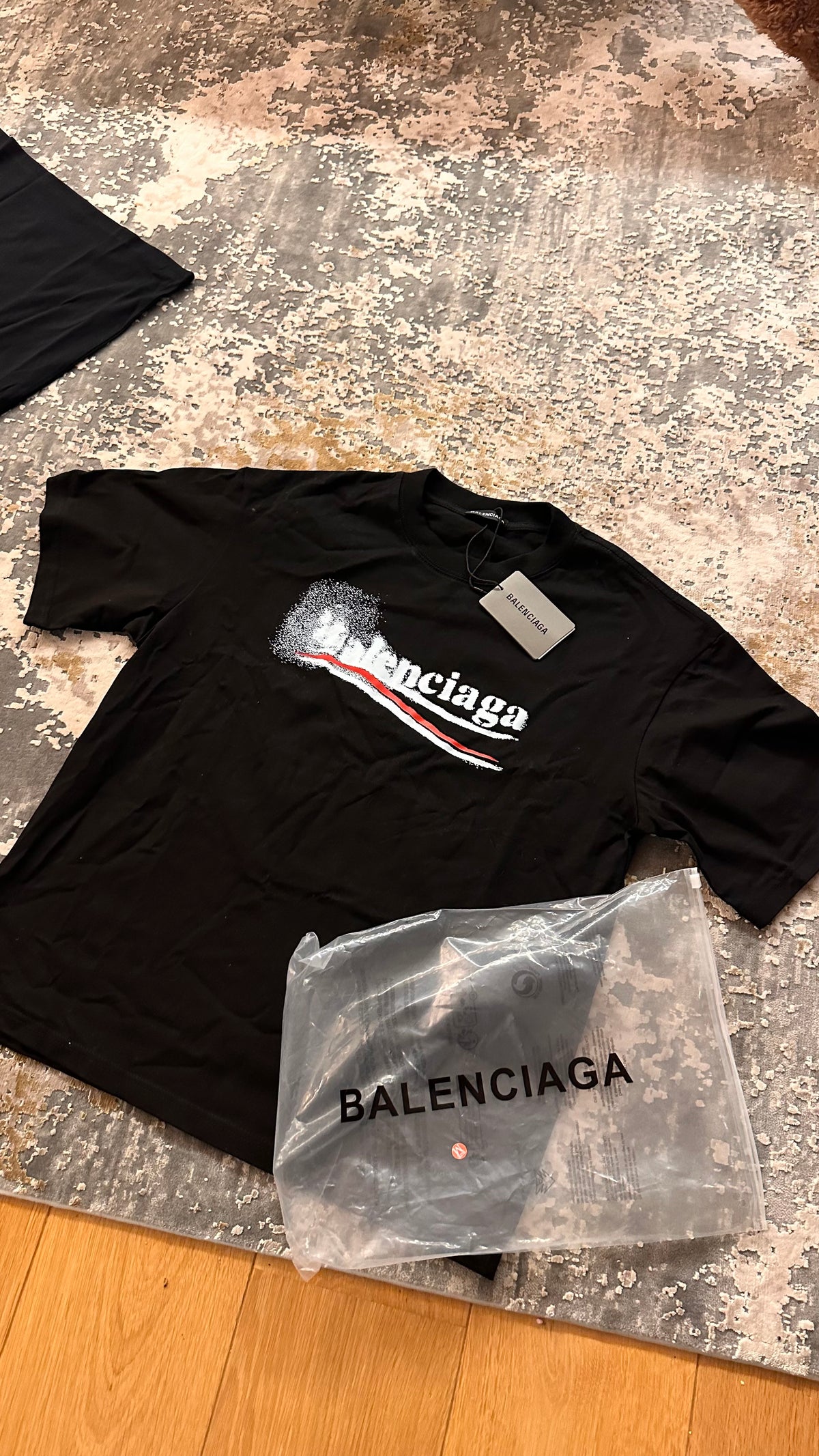 Juoda Balenciaga maike